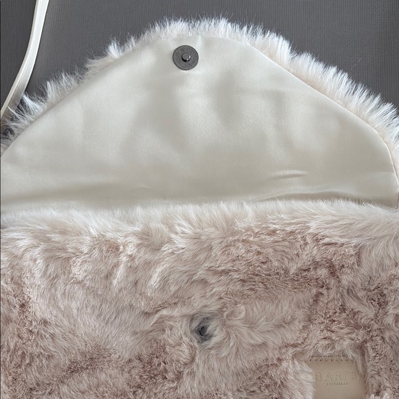 MOVING SALE - NWOT Barts Cream Faux Fur Crossbody Bag - Picture 3 of 5